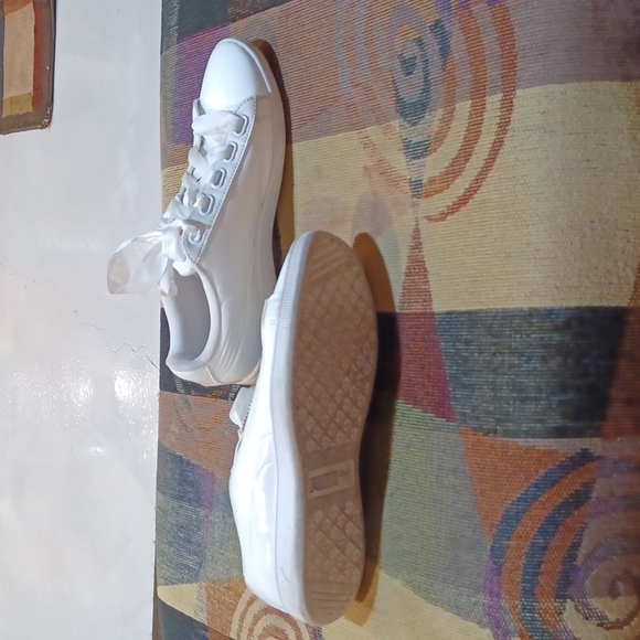 Women's Puma Tennis Shoes Size 9 - Picture 3 of 8